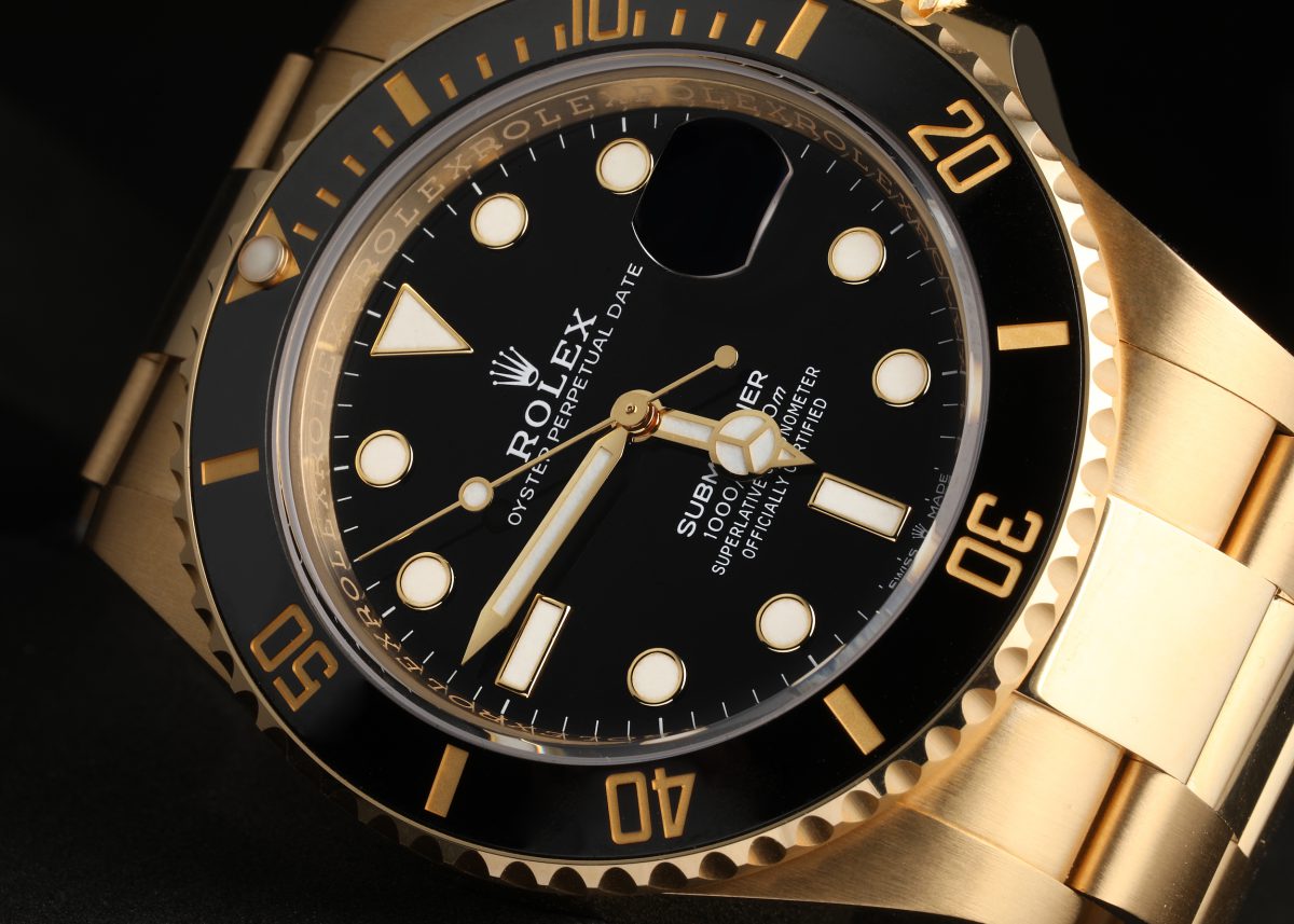 Rolex Submariner 18k Yellow Gold Black Dial Bezel Mens Watch 126618