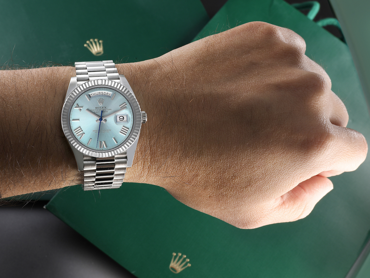 How to Tell if a Rolex Watch is Real or Fake: 11 Signs