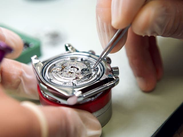 Casing up a Breitling watch